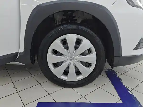 Toyota Yaris L 2020