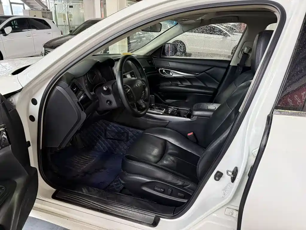 Infiniti Q70 2016