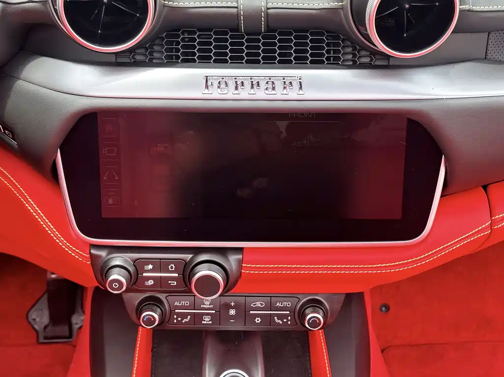 Ferrari Portofino 2023 — фото 17