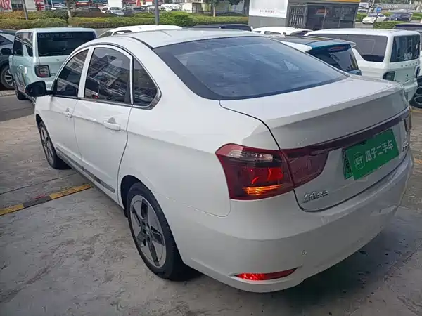 Dongfeng E70 2023