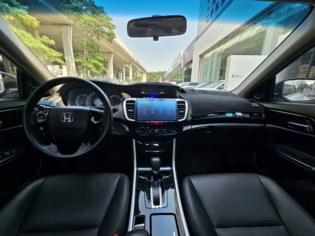 Honda Accord 2018 — фото 11