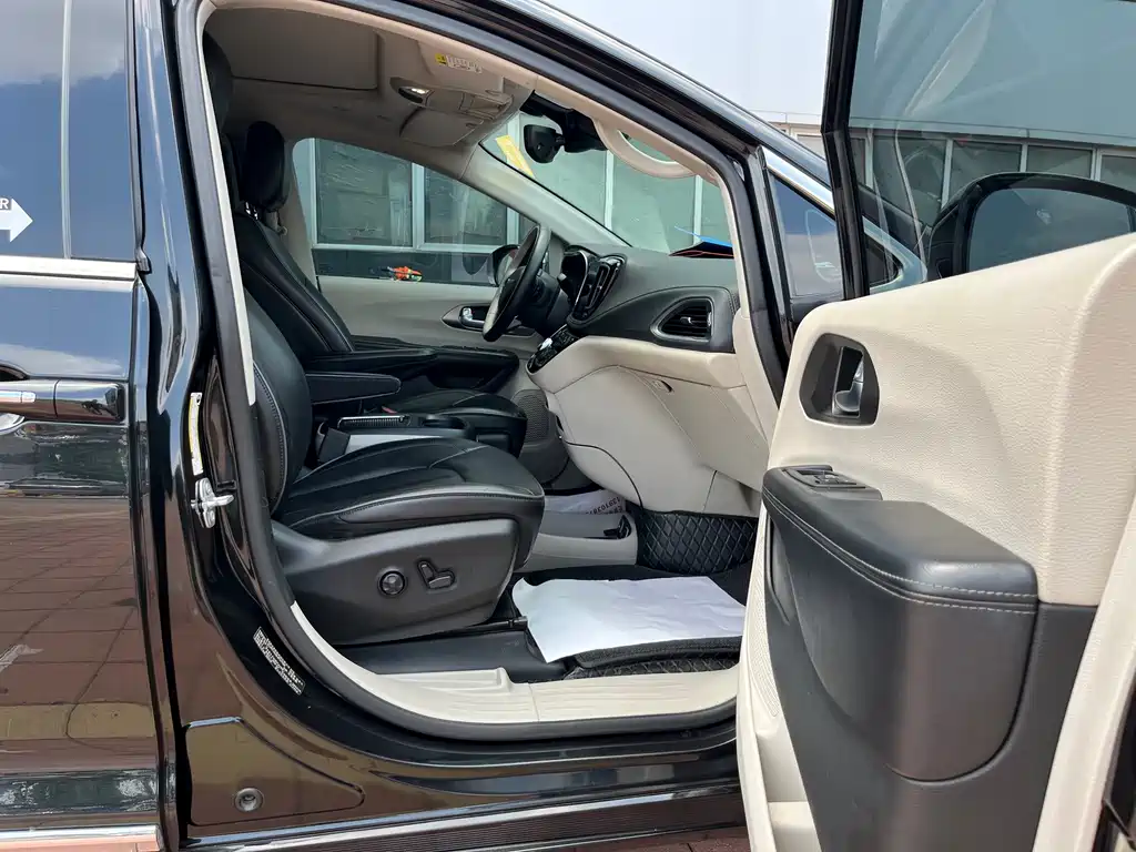 Chrysler Grand Voyager 2019 — фото 25