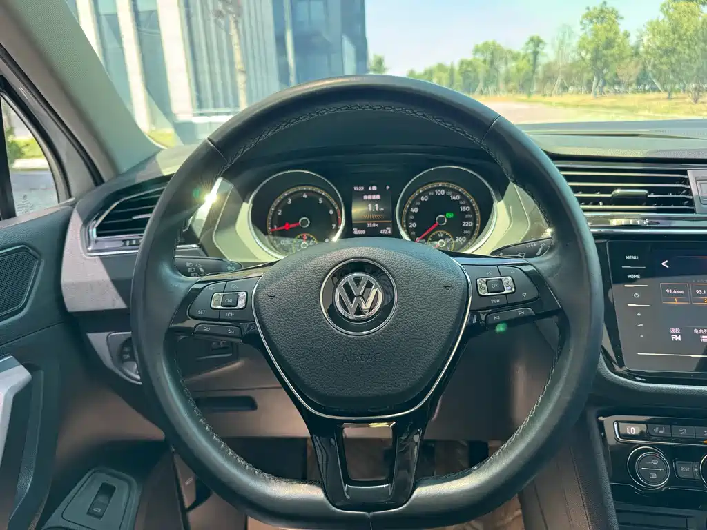 Volkswagen Tiguan L 2020 — фото 15