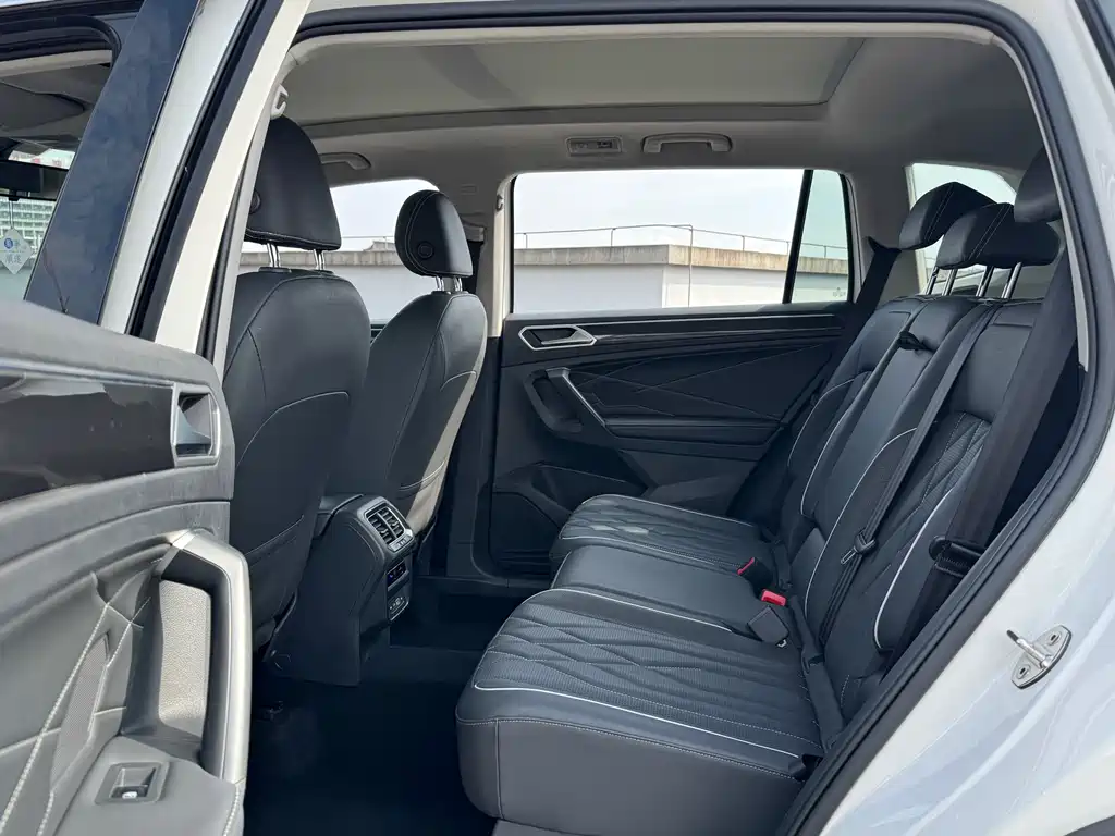 Volkswagen Tiguan L 2022 — фото 15