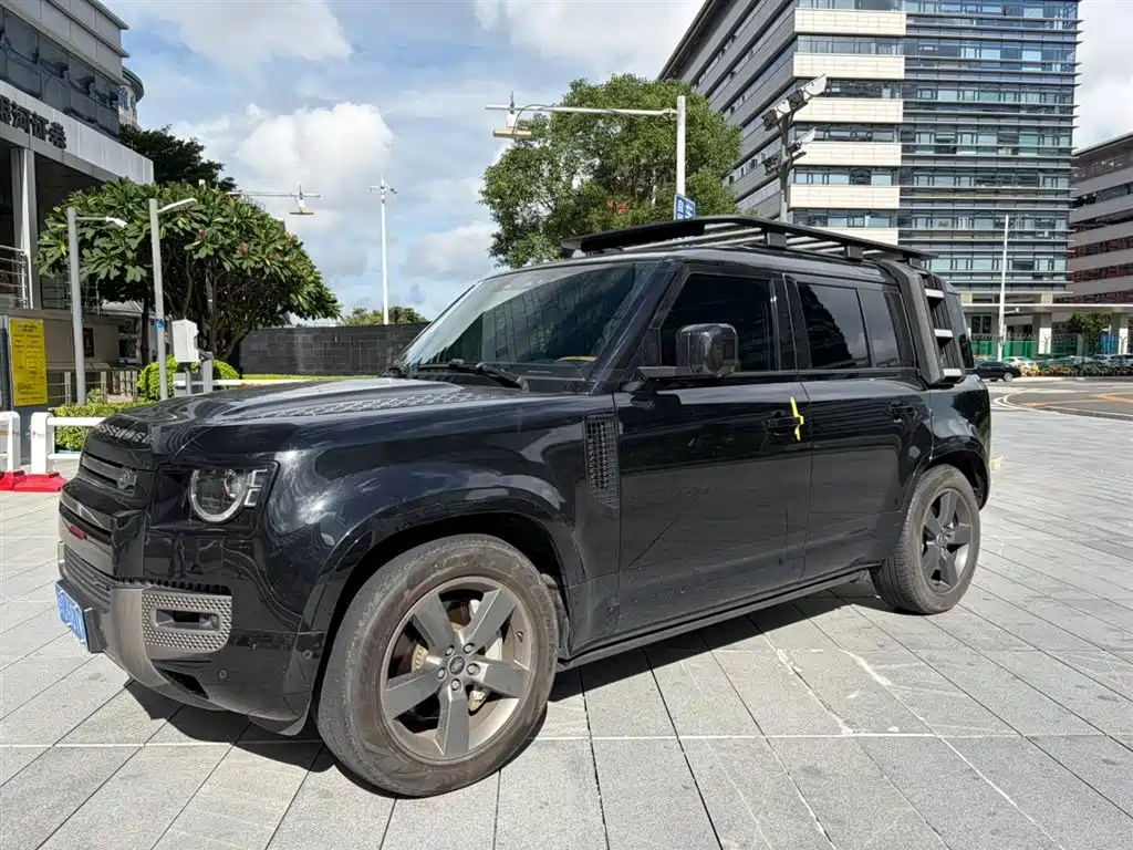 Land Rover Defender 2023