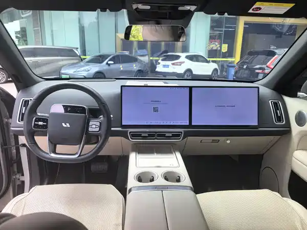 Li Auto L6 2025