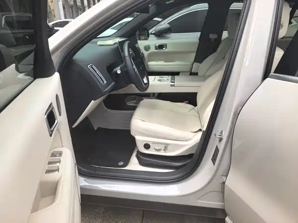 Li Auto L6 2025