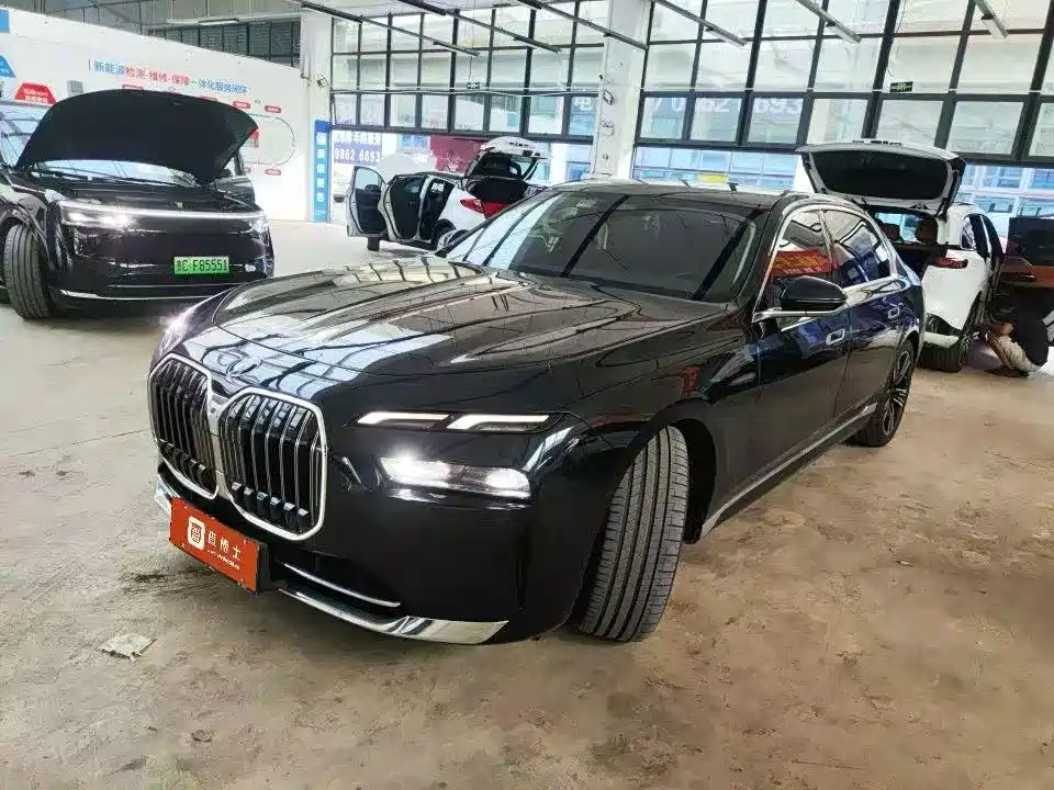 BMW 7 Series 2023 — фото 1