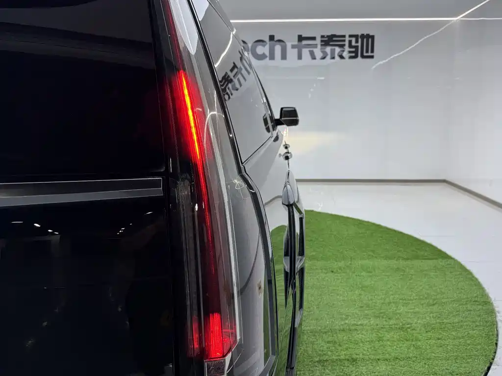 Cadillac Escalade 2018 — фото 10