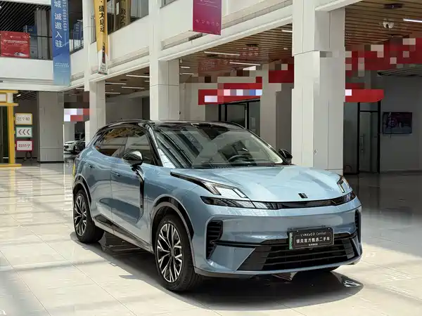 Lynk & Co 08 EM-P 2025
