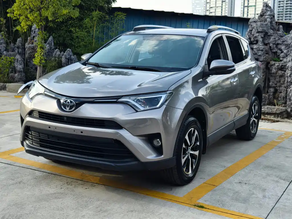 Toyota RAV4 2017 — фото 1