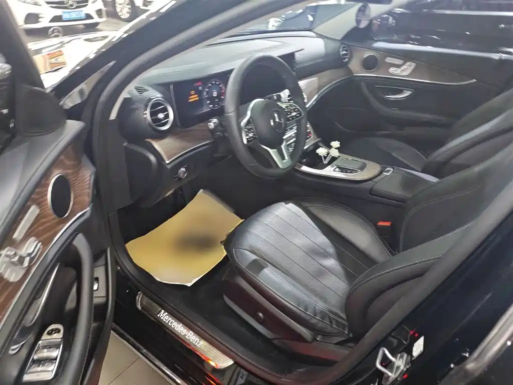 Mercedes-Benz E-Class 2020 — фото 12
