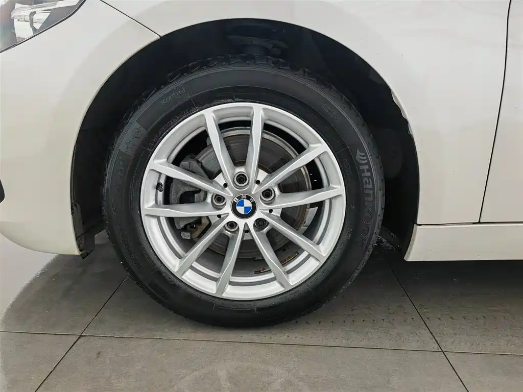 BMW 1 Series 2017 — фото 17