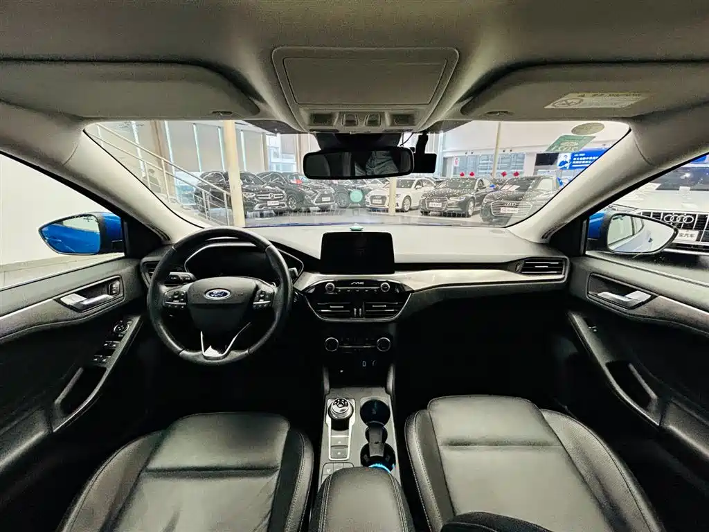 Ford Focus 2019 — фото 14