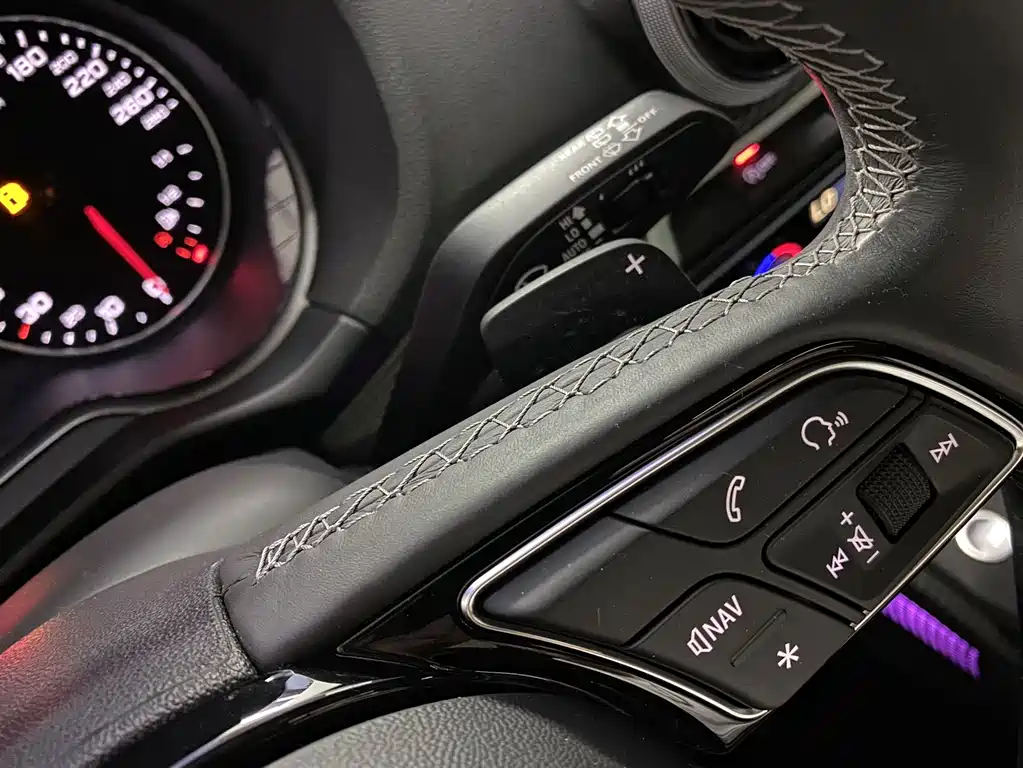 Audi Q2L 2022 — фото 11