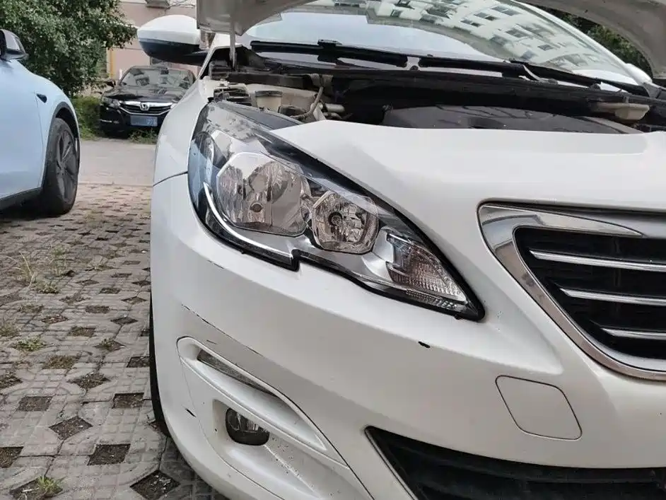 Peugeot 408 2015 — фото 25