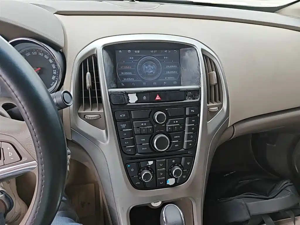 Buick Excelle 2015 — фото 13