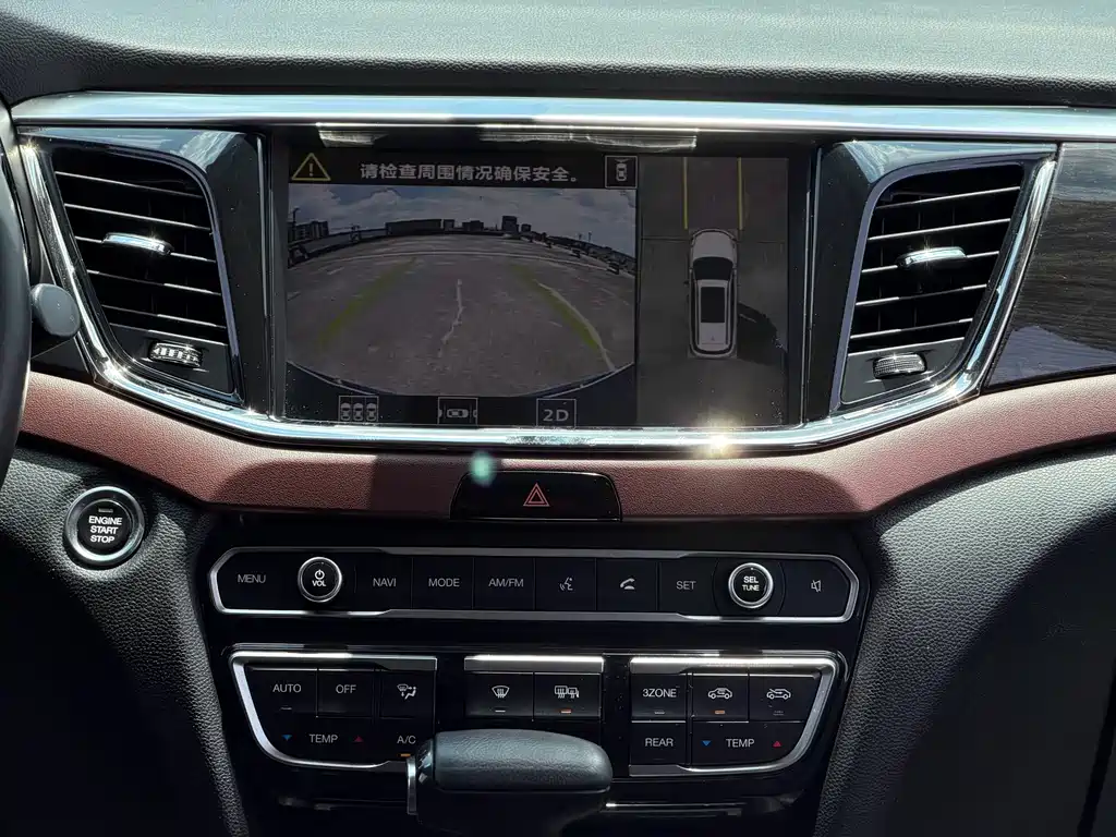 GAC Trumpchi GS8 2017 — фото 11