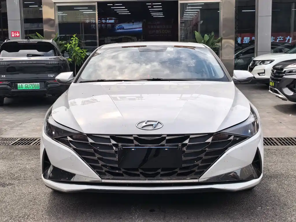 Hyundai Elantra 2023