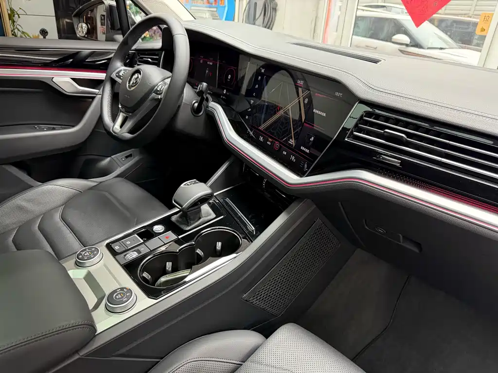 Volkswagen Touareg 2019 — фото 33