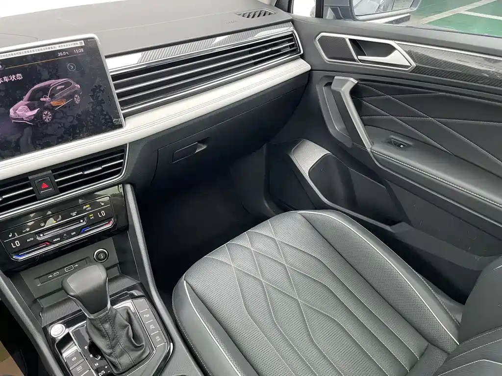 Volkswagen Tiguan L 2022 — фото 15