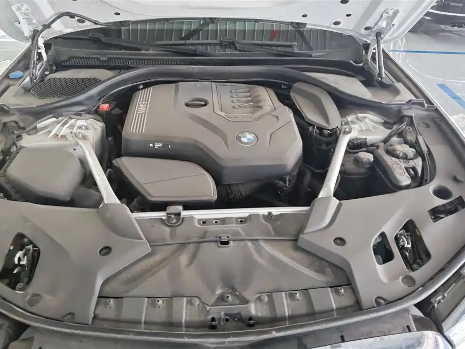 BMW 5 Series 2023 — фото 10