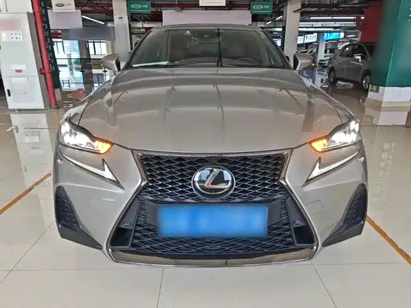 Lexus IS 2018