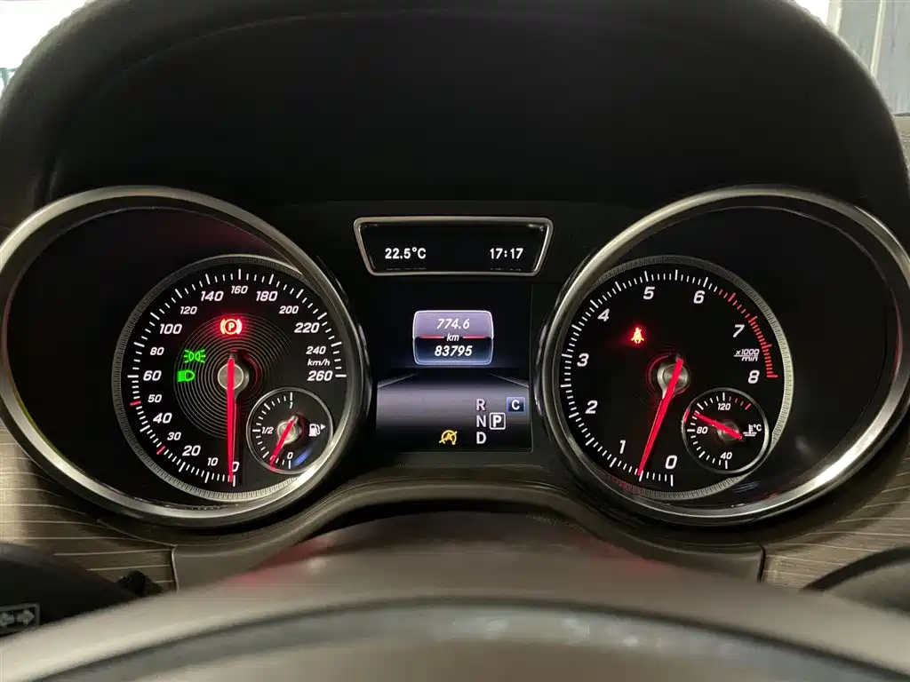 Mercedes-Benz GLE 2018 — фото 18