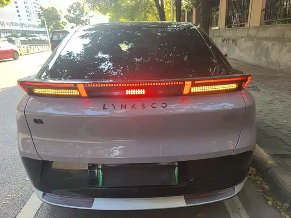 Lynk & Co Z20 2025