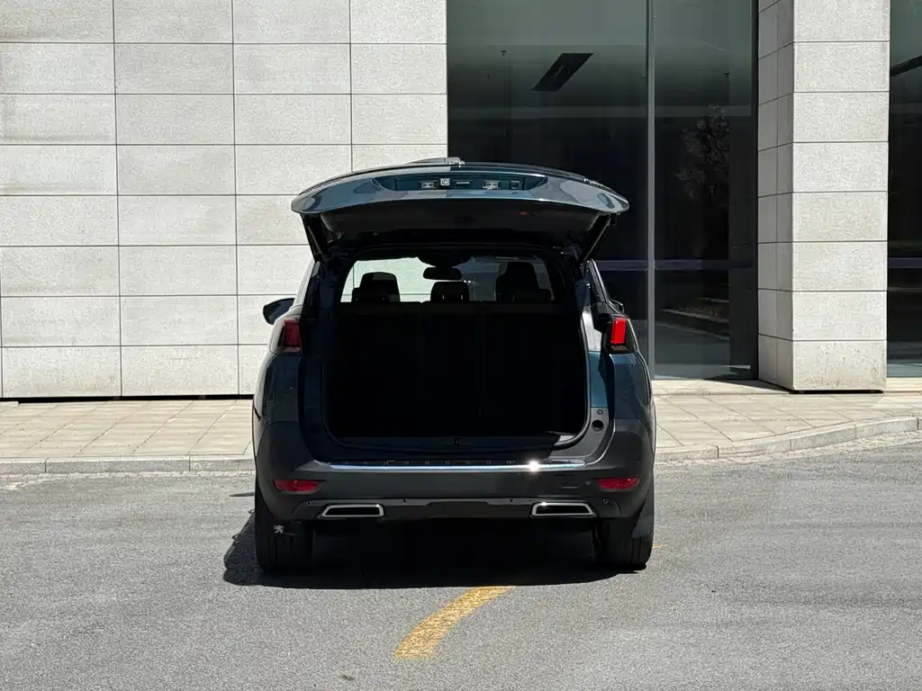 Peugeot 5008 2017 — фото 18
