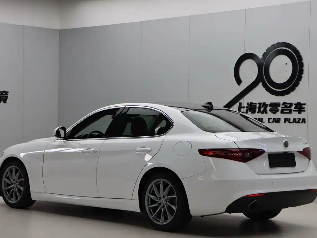 Alfa Romeo Giulia 2019 — фото 17