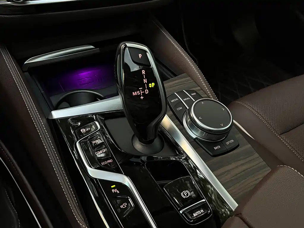 BMW 5 Series 2021 — фото 19