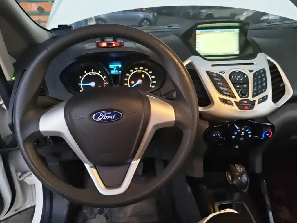Ford EcoSport 2015 — фото 10