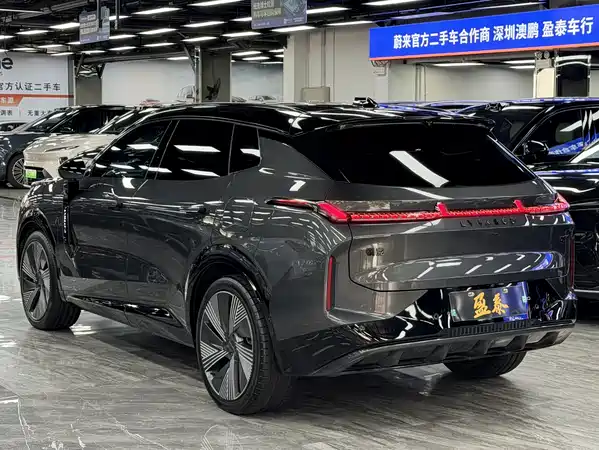 Lynk & Co 08 EM-P 2024