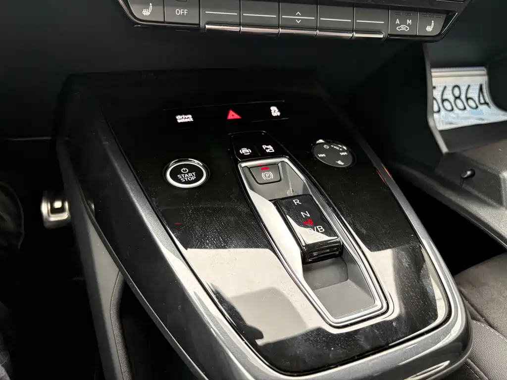 Audi Q4 e-tron 2025 — фото 19