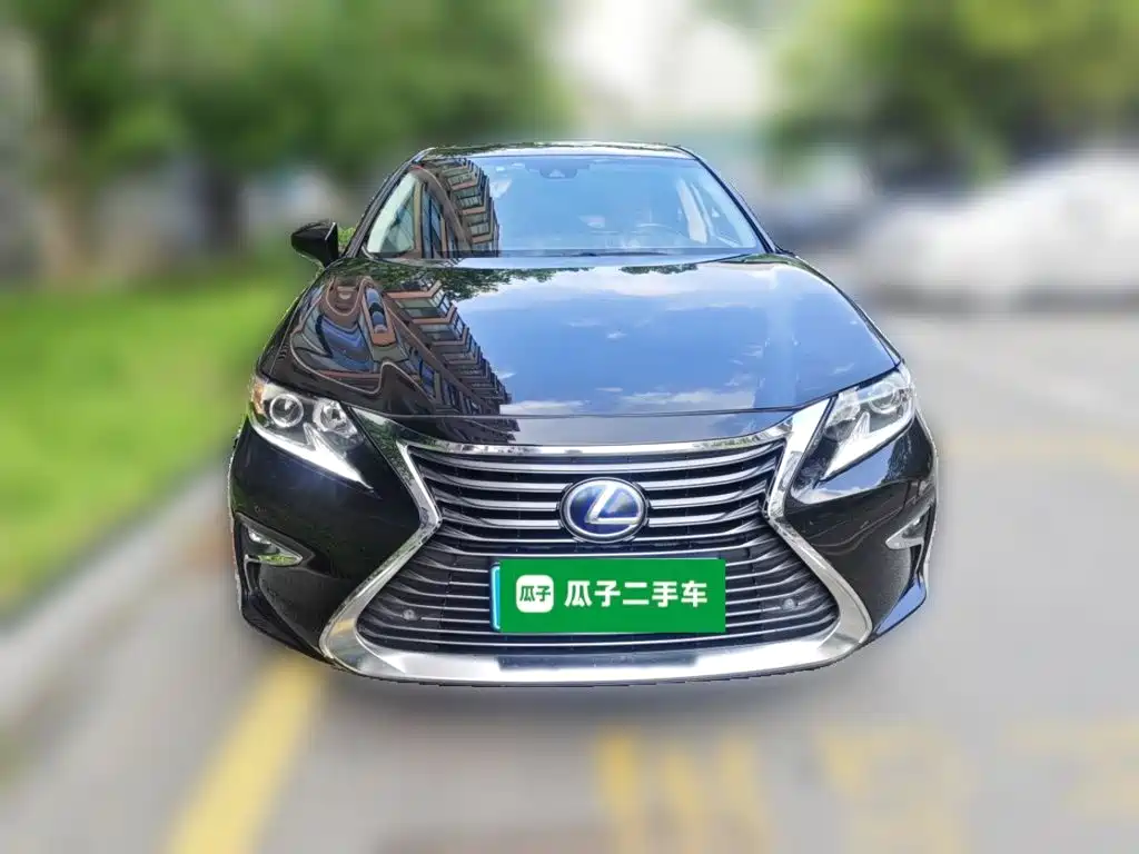 Lexus ES 2016 — фото 24