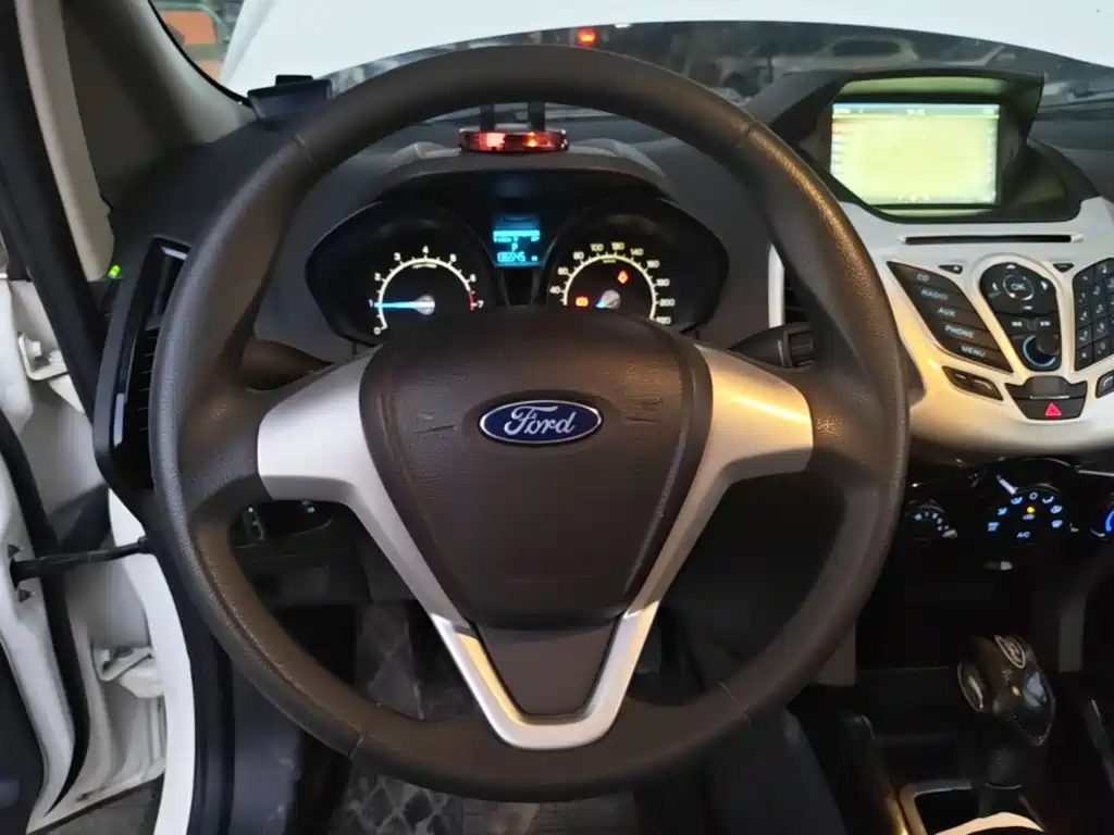 Ford EcoSport 2015 — фото 11