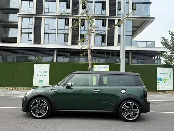 MINI Clubman 2012