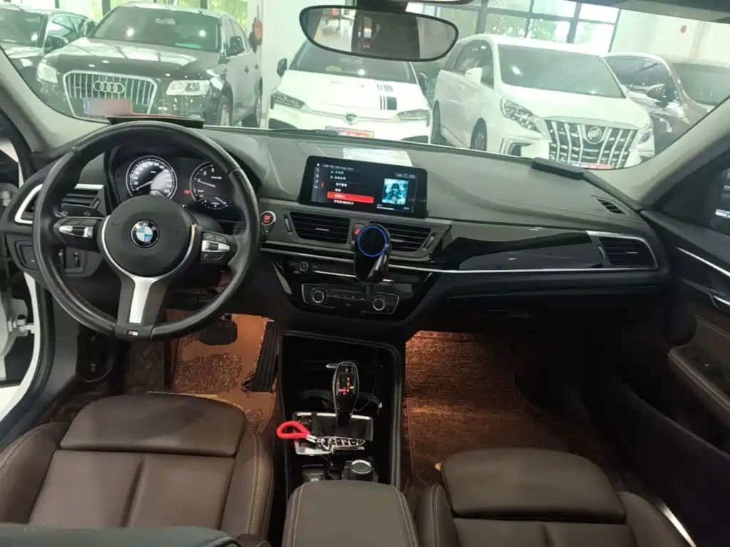 BMW 1 Series 2020 — фото 10