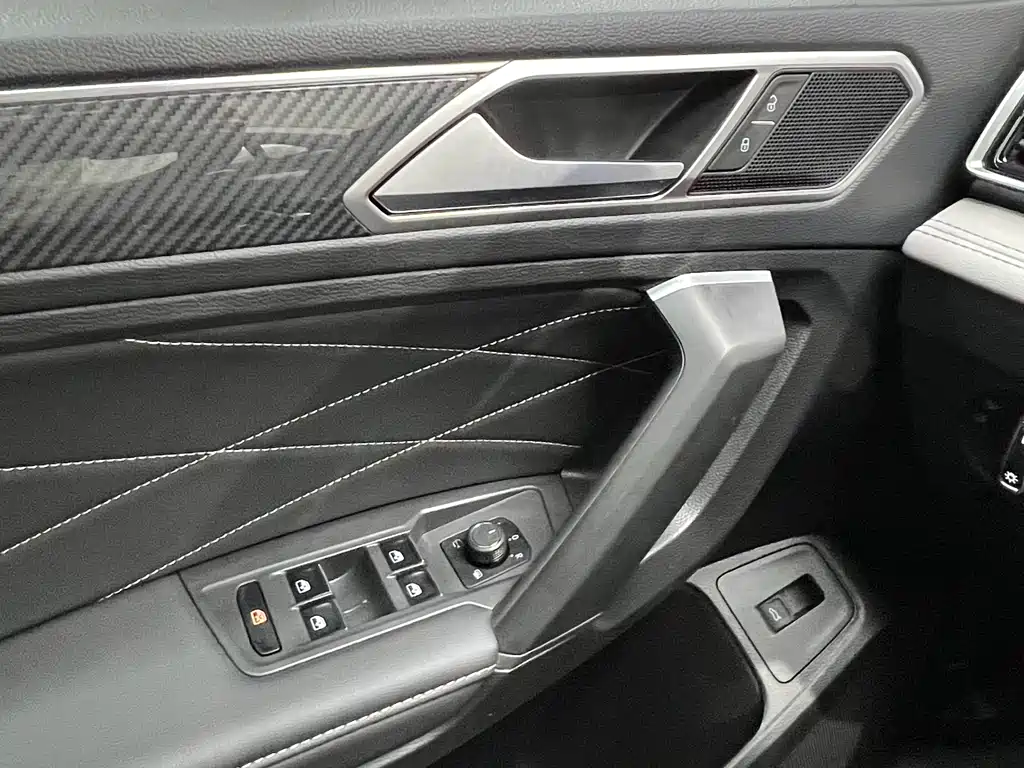 Volkswagen Tiguan L 2022 — фото 14