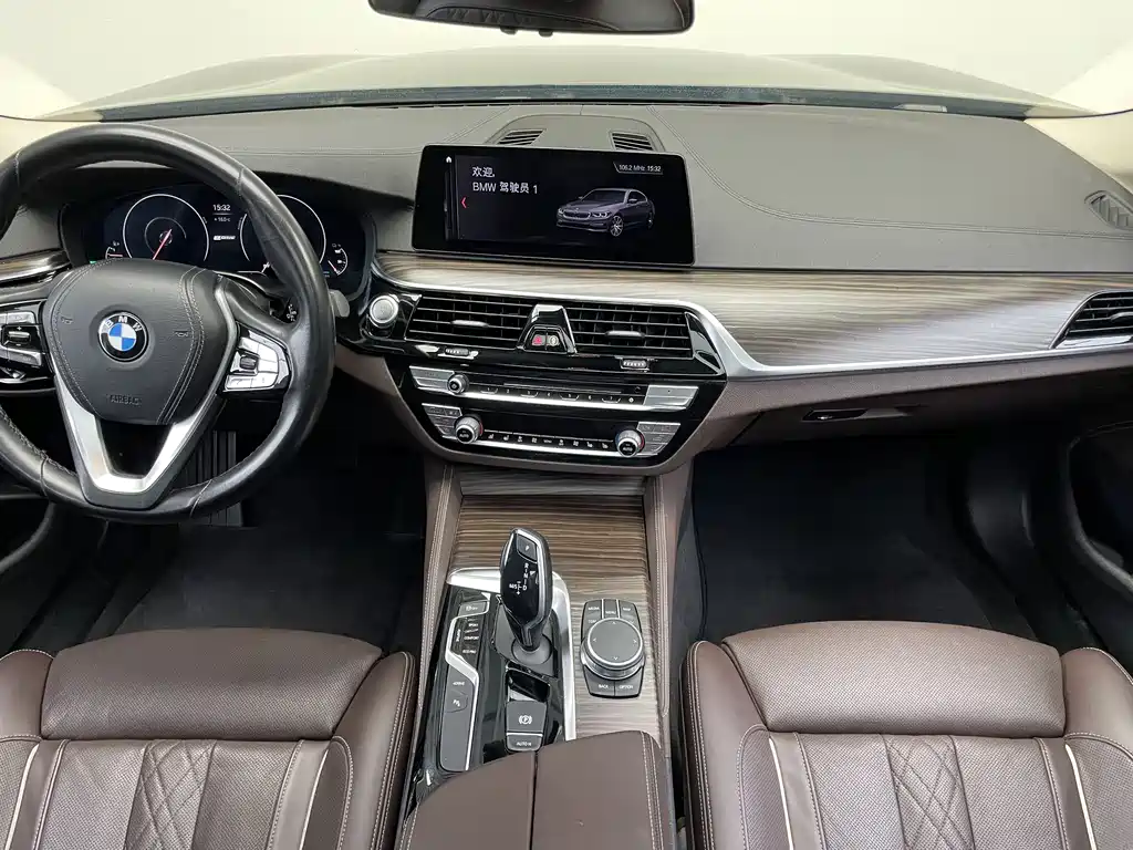 BMW 5 Series New Energy 2019 — фото 7