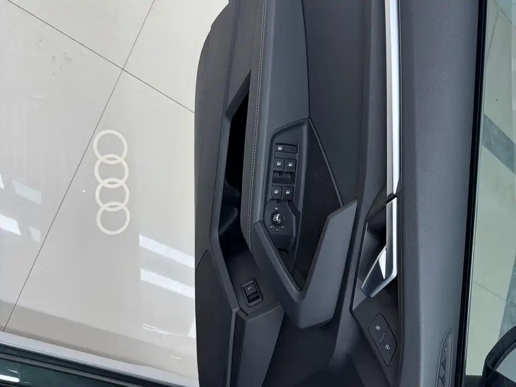 Audi A3 2023 — фото 11