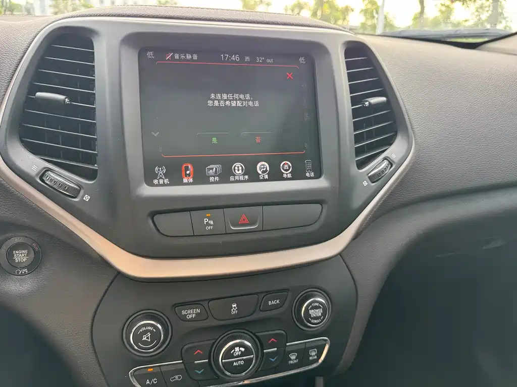 Jeep Cherokee 2017 — фото 10