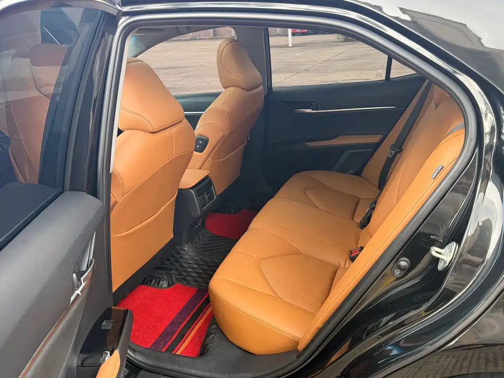 Toyota Camry 2021 — фото 12