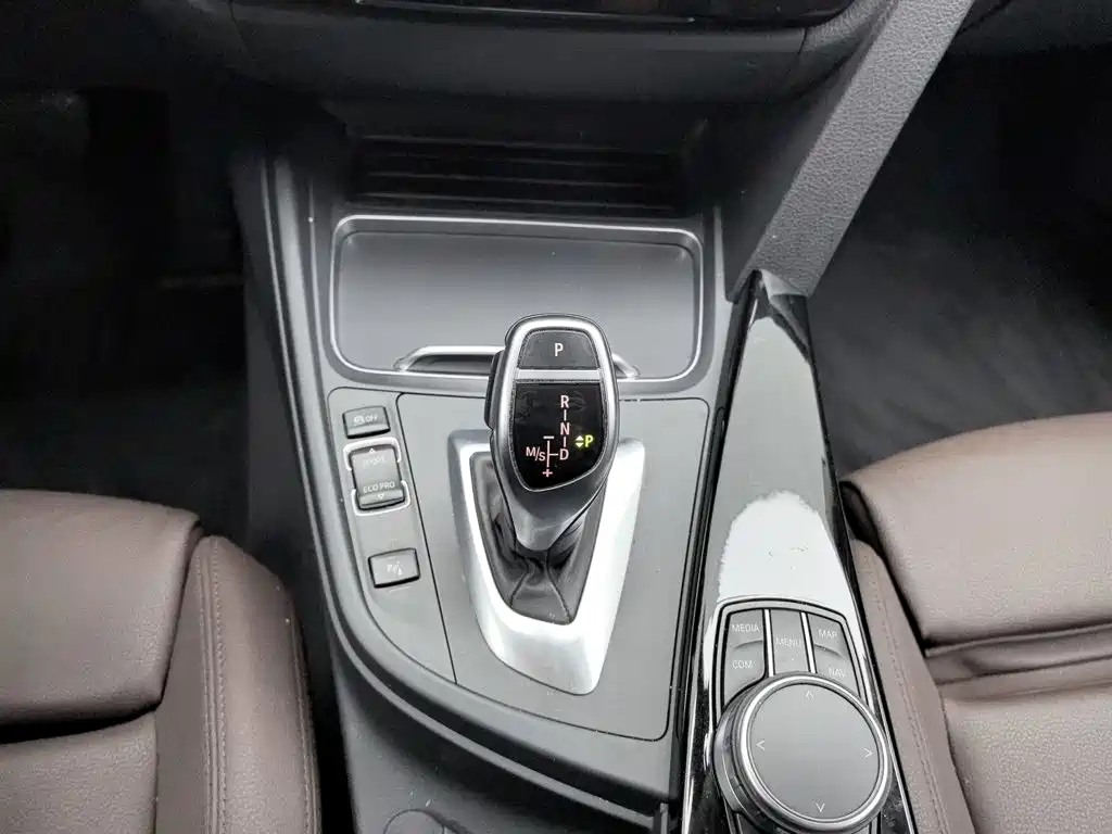 BMW 3 Series 2018 — фото 13