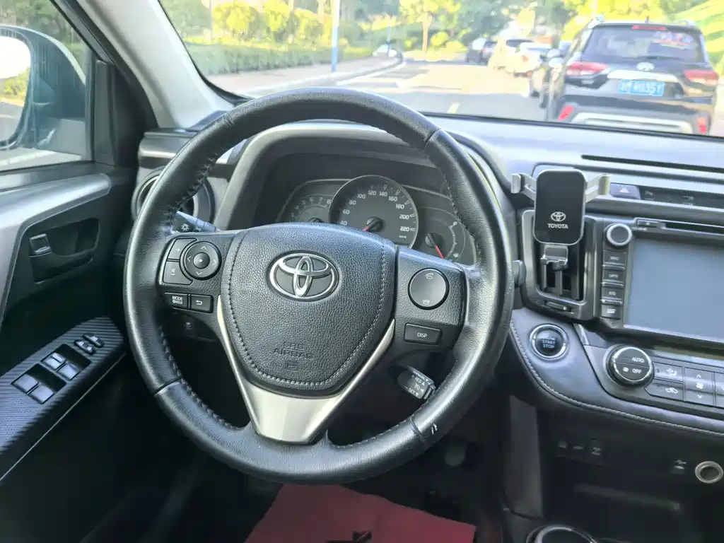 Toyota RAV4 2014 — фото 12