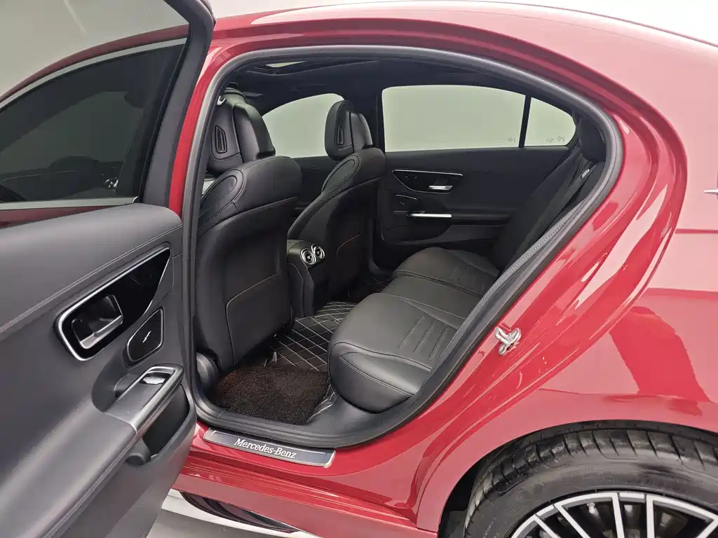 Mercedes-Benz C-Class 2024 — фото 13