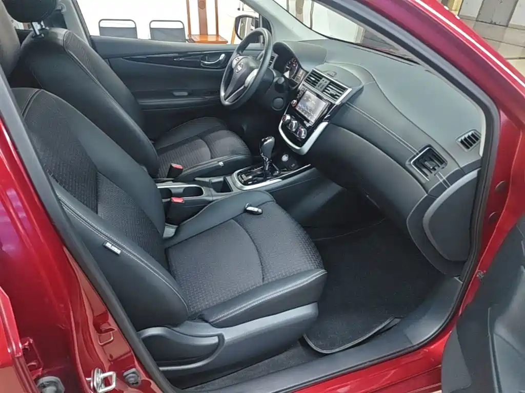 Nissan Tiida 2017 — фото 25