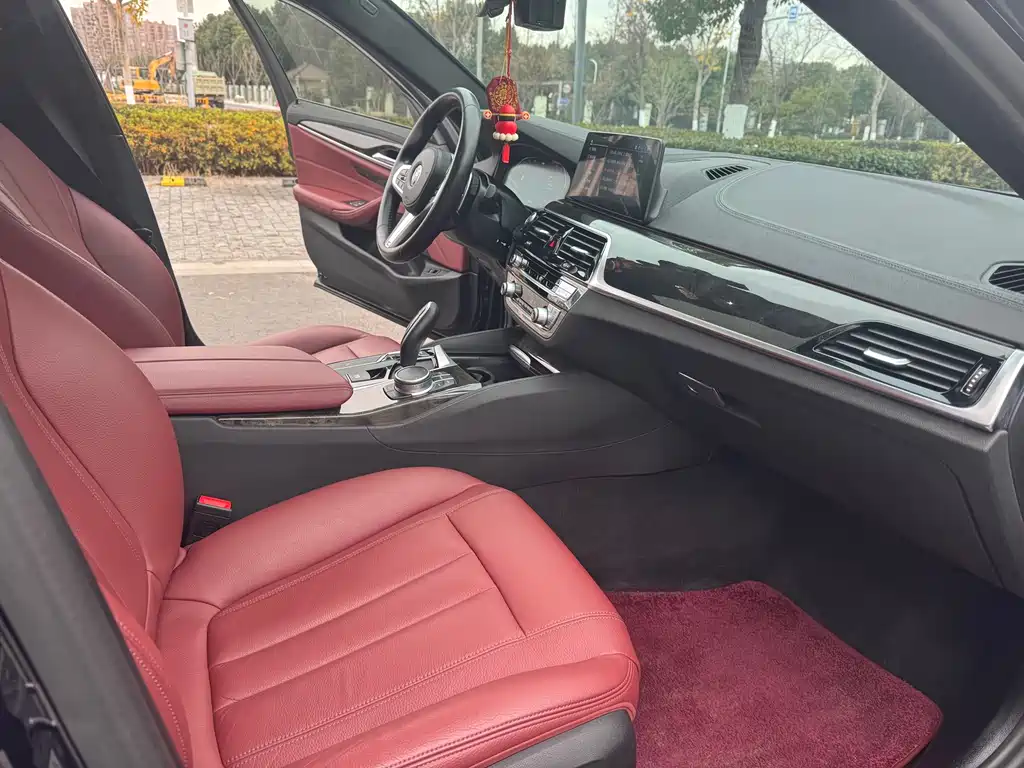 BMW 5 Series 2020 — фото 10