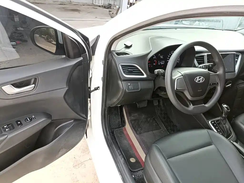 Hyundai Verna RV 2018 — фото 16